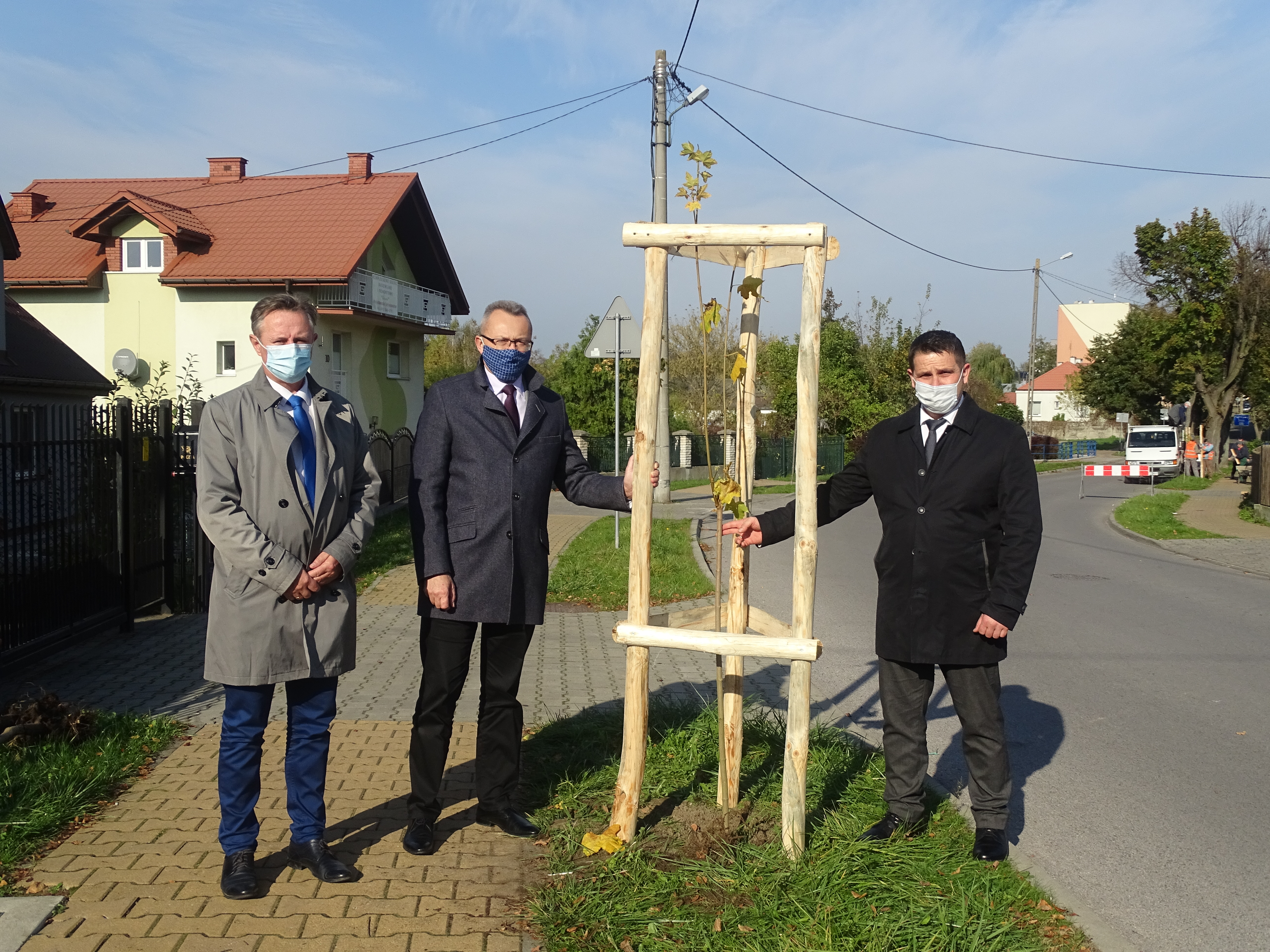 W 2020 roku samorząd gminy Zwoleń po raz kolejny przeprowadził akcję sadzenia młodych drzewek. W Zwoleniu pojawiło się ich aż 113 sztuk. 