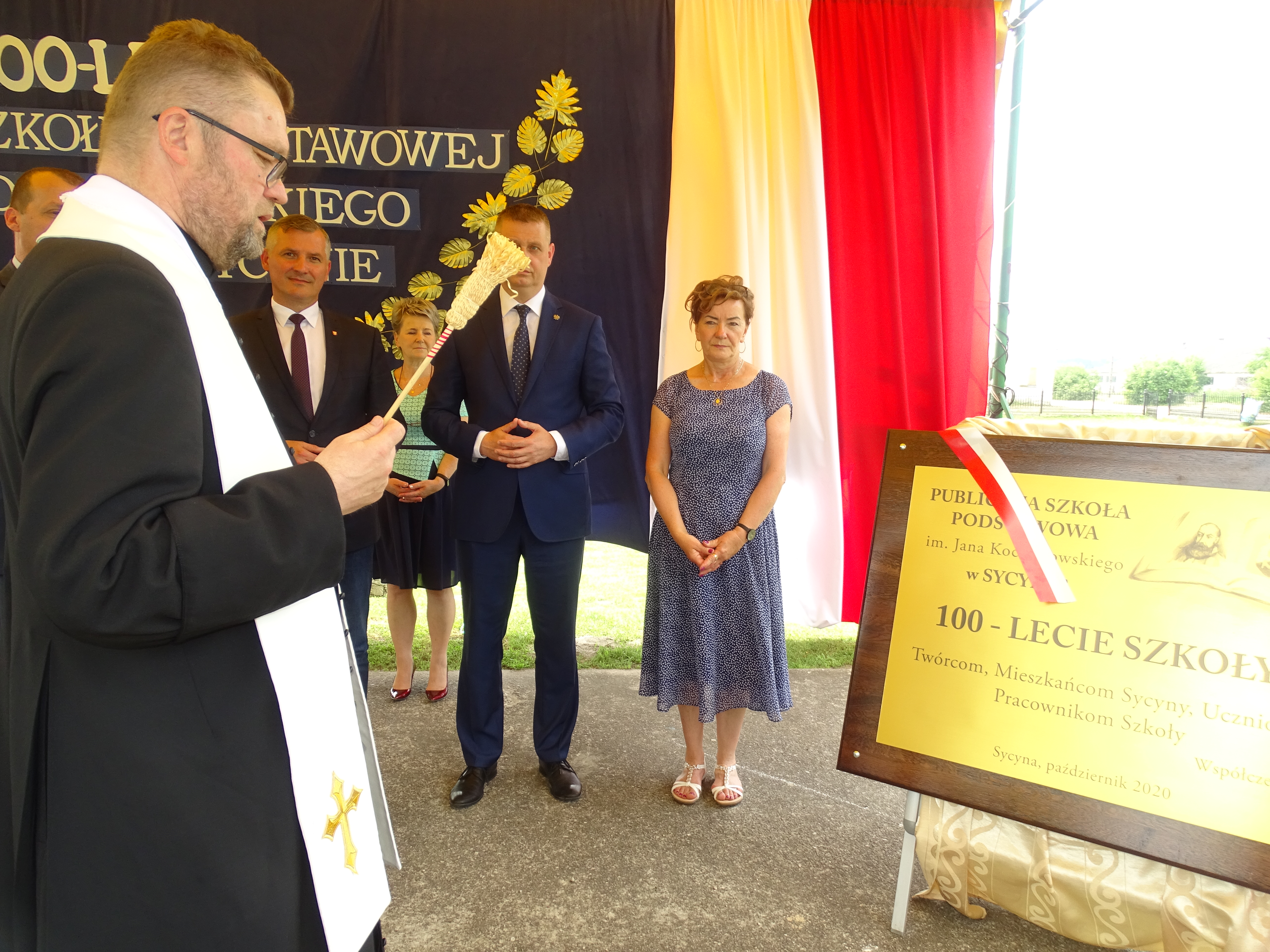Poświęcenia tablicy dokonał ks. Jarosław Pałka. 