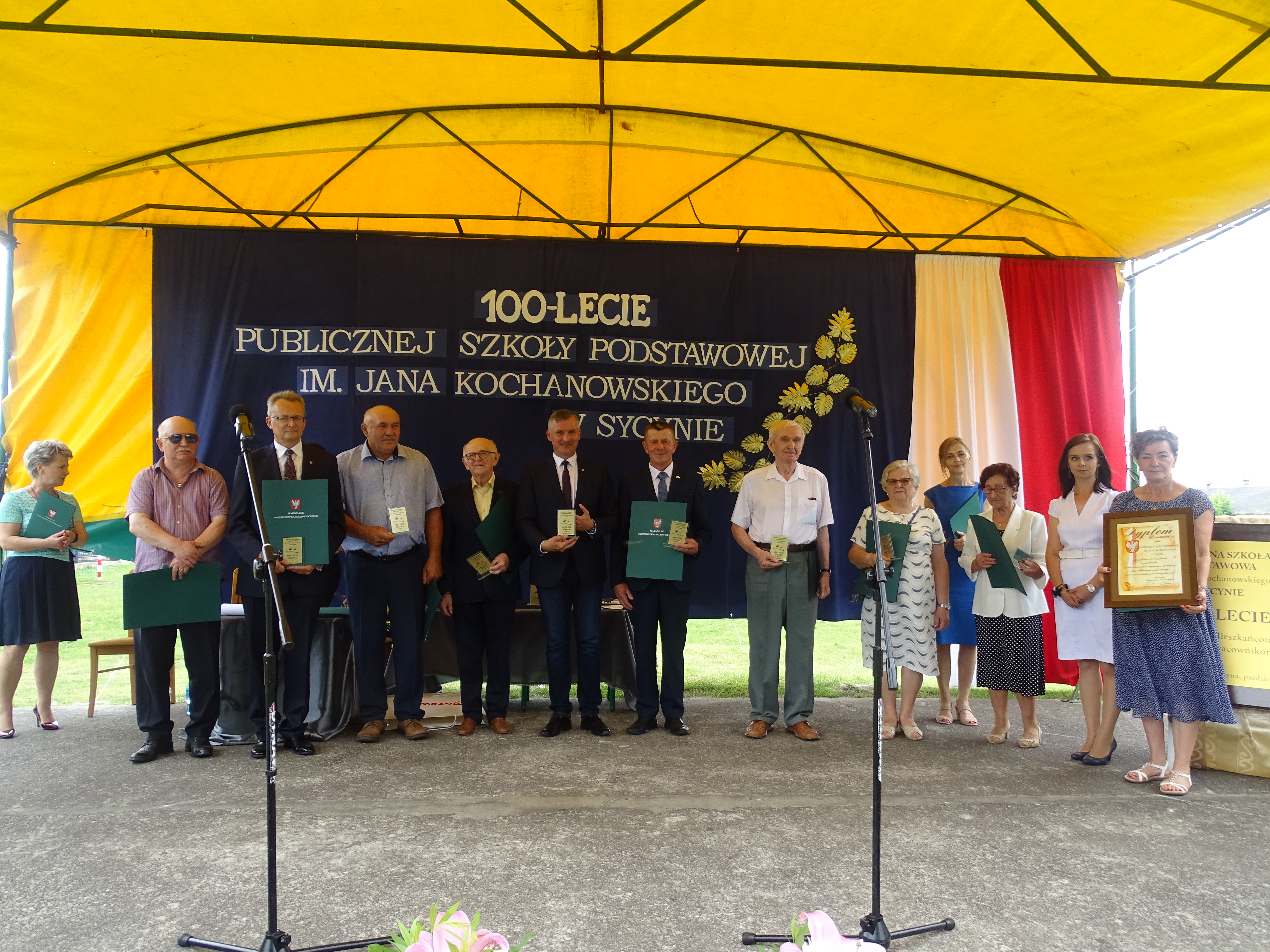 Odznaczeni listami gratulacyjnymi. 