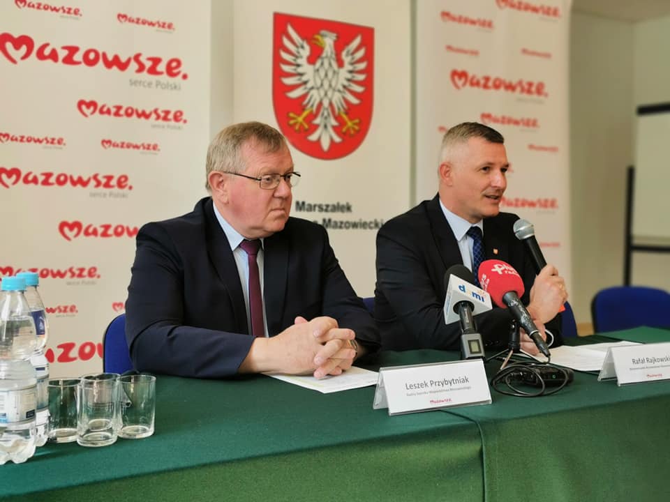 Rafał Rajkowski wicemarszałek województwa mazowieckiego oraz leszek Przybytniak radny województwa mazowieckiego 