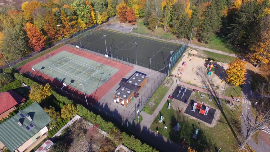 Widok Orlika z lotu ptaka. Zdjęcie wykonane dronem