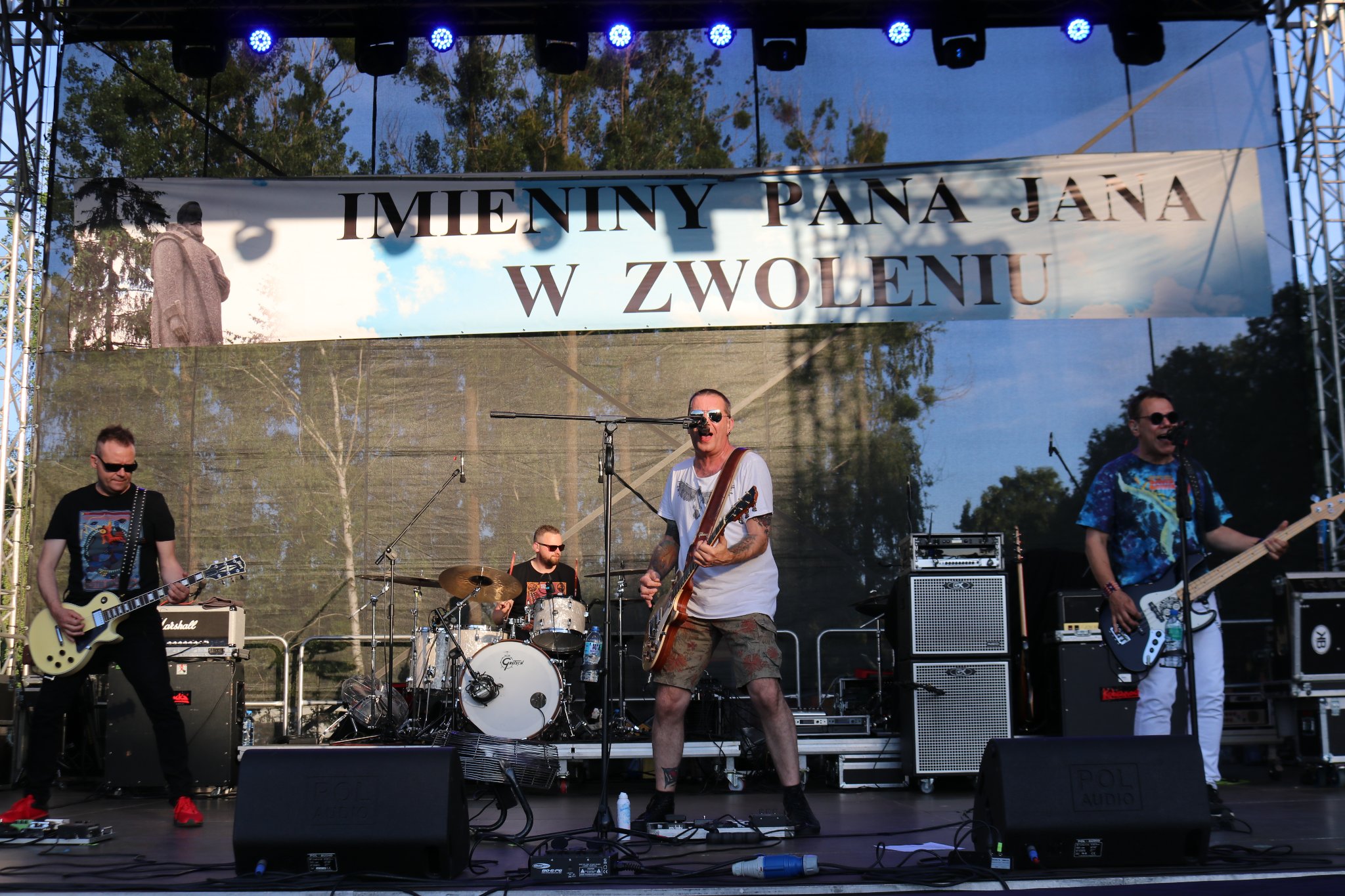 Zaspół Kobranocka na scenie podczas Imienin Pana Jana