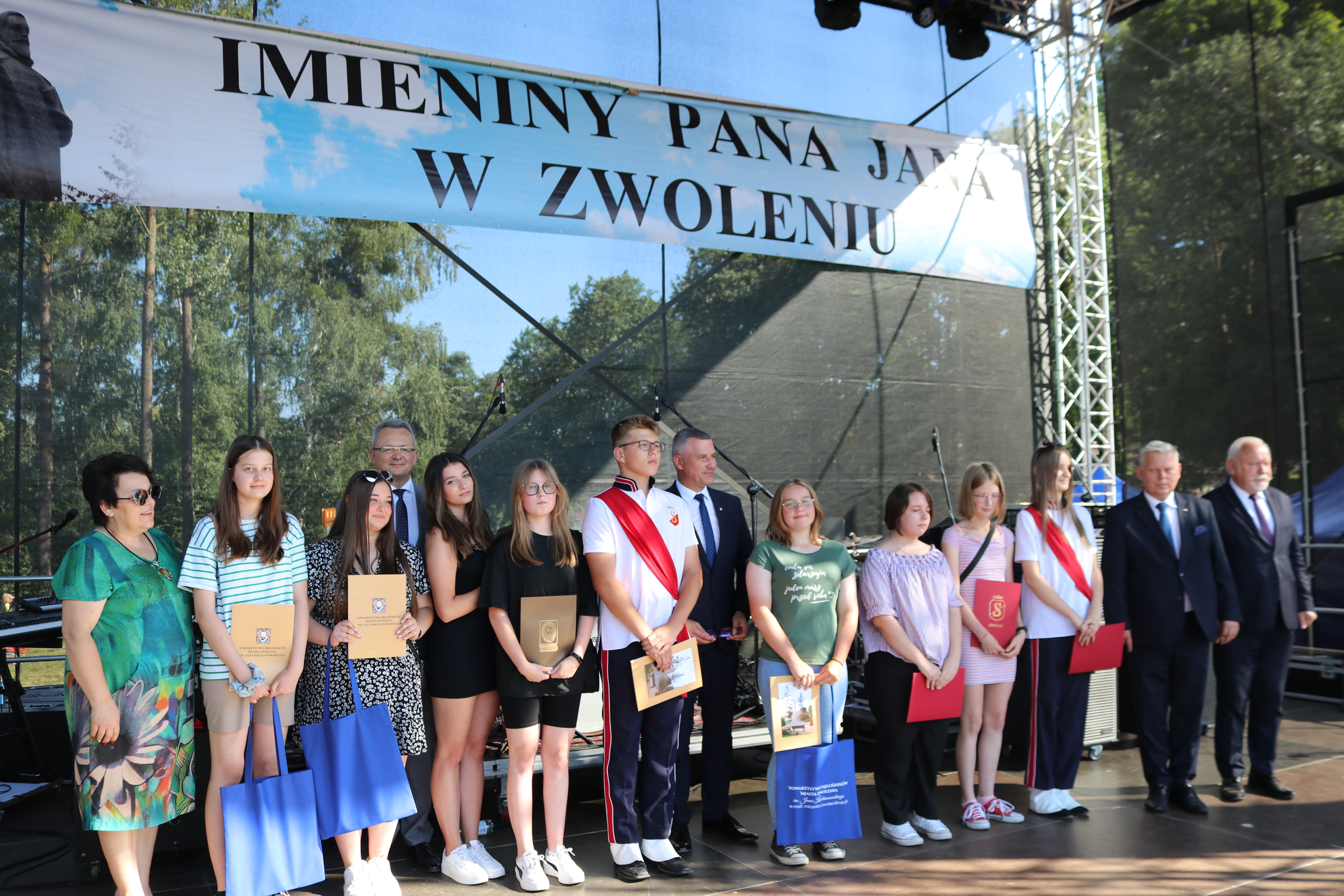 Laueraci Konkursu Wiedzy o Janie Kochanowskim.