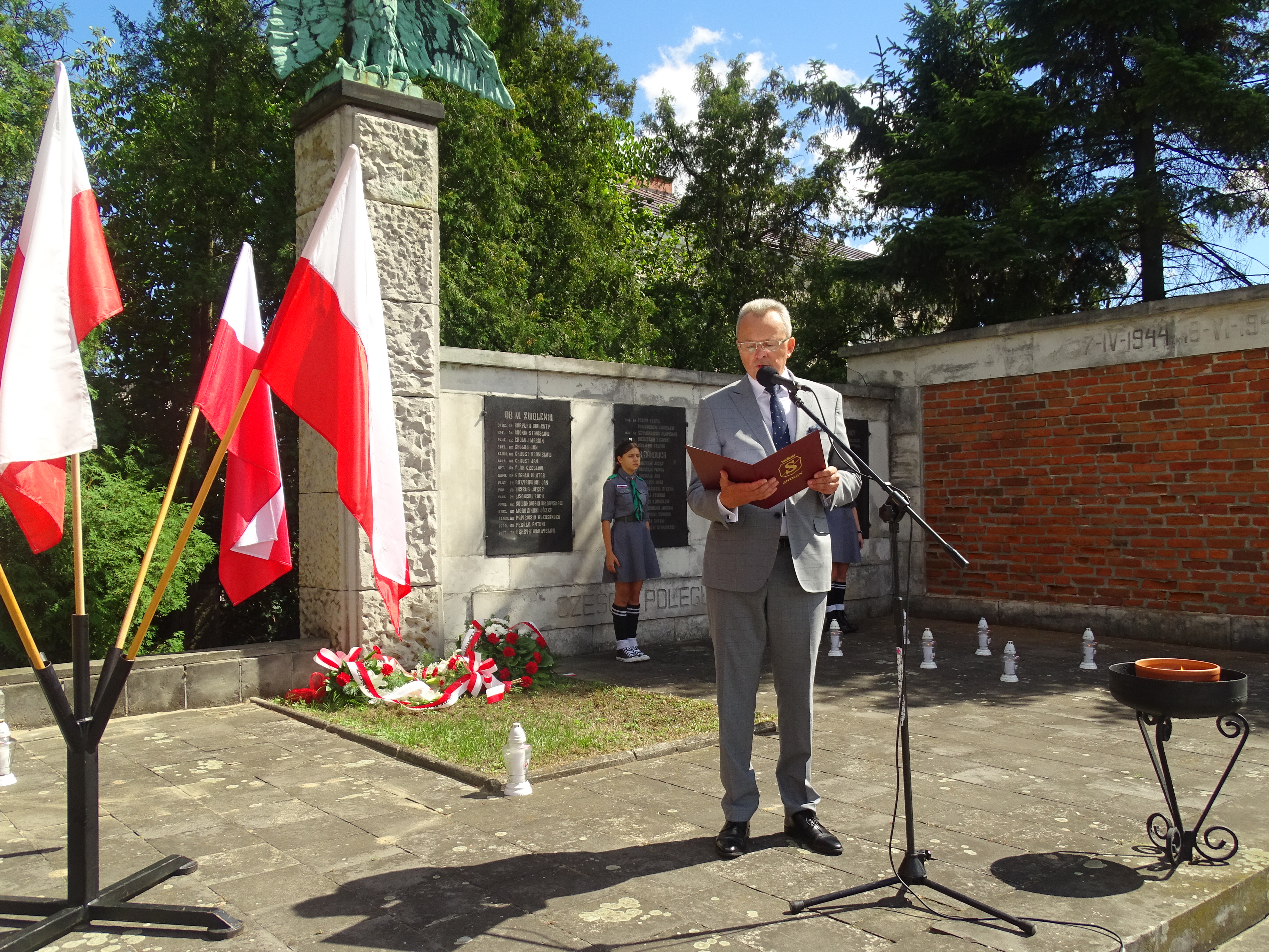 Burmistrz Zwolenia podczas przemówienia 