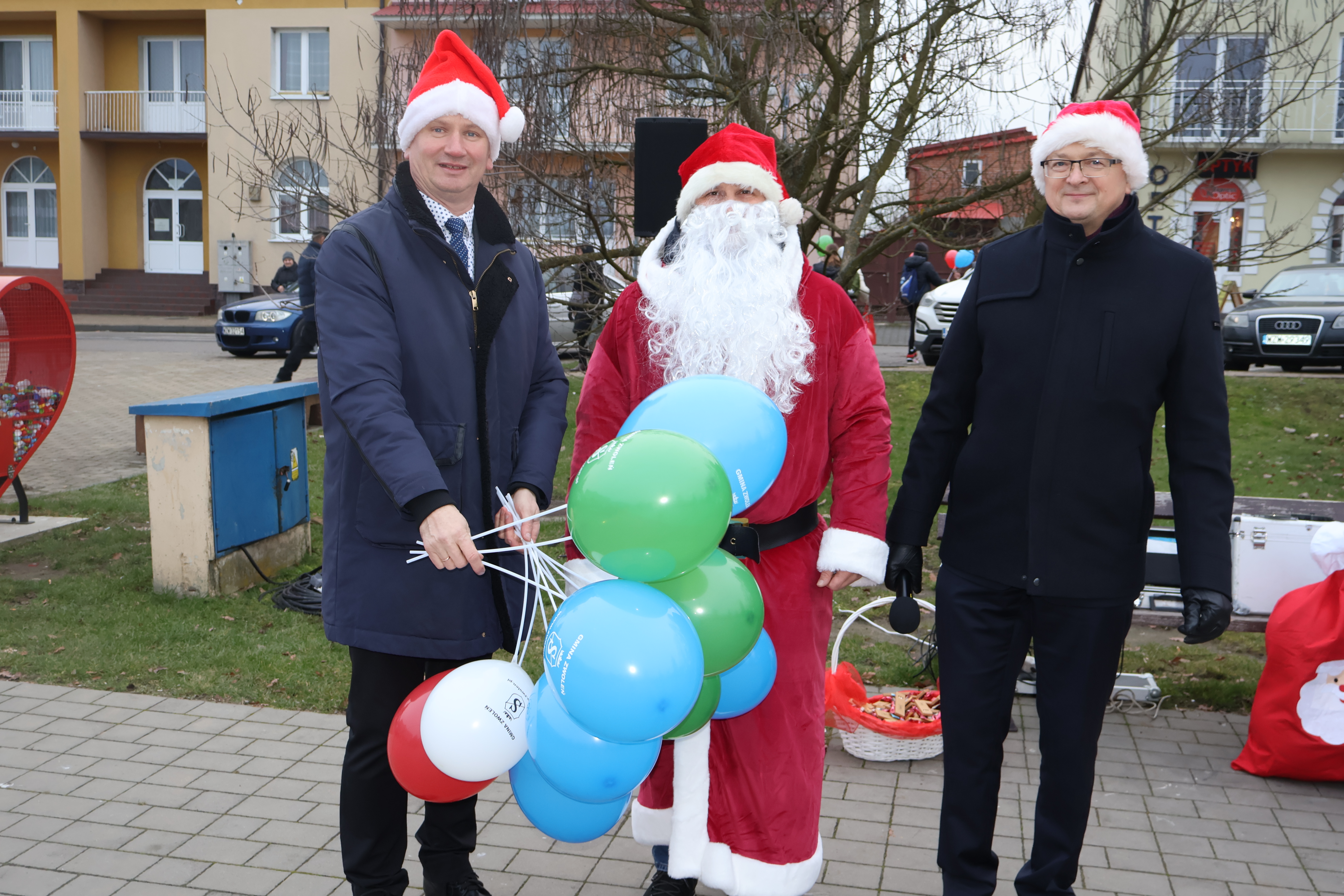 Zwoleńskim pomocnikiem Świętego Mikołaja okazał się zastępca burmistrza Grzegorz Molendkowski. 