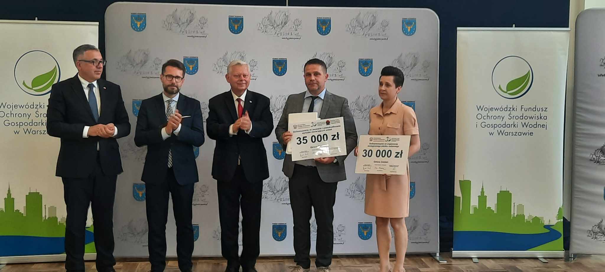 Wspólna fotografia popodpisaniu umow. 