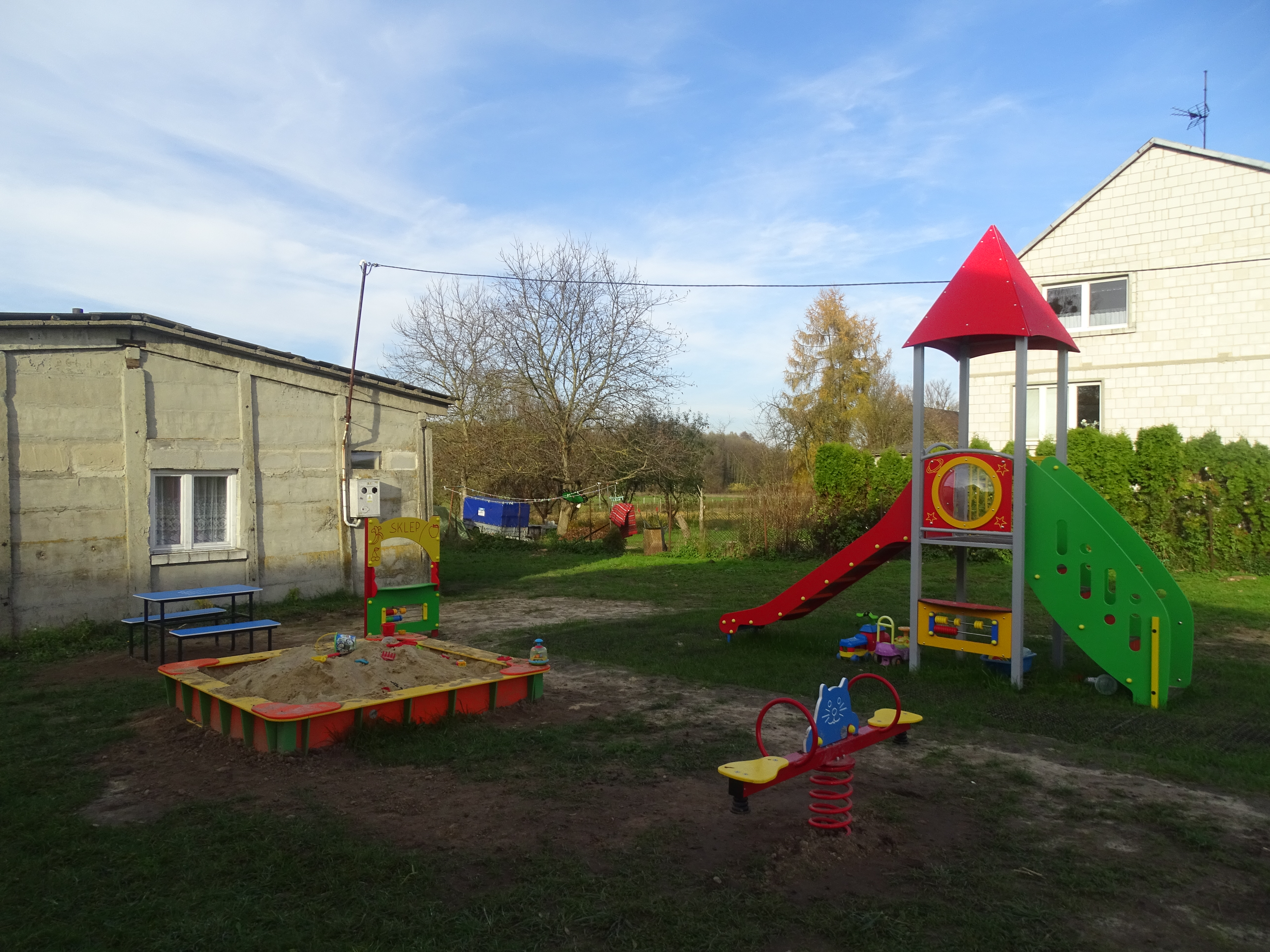 W Strykowicach Podleśnych dzięki pozyskanemu wsparciu z MIAS powstał długo wyczekiwany przez dzieci plac zabaw.