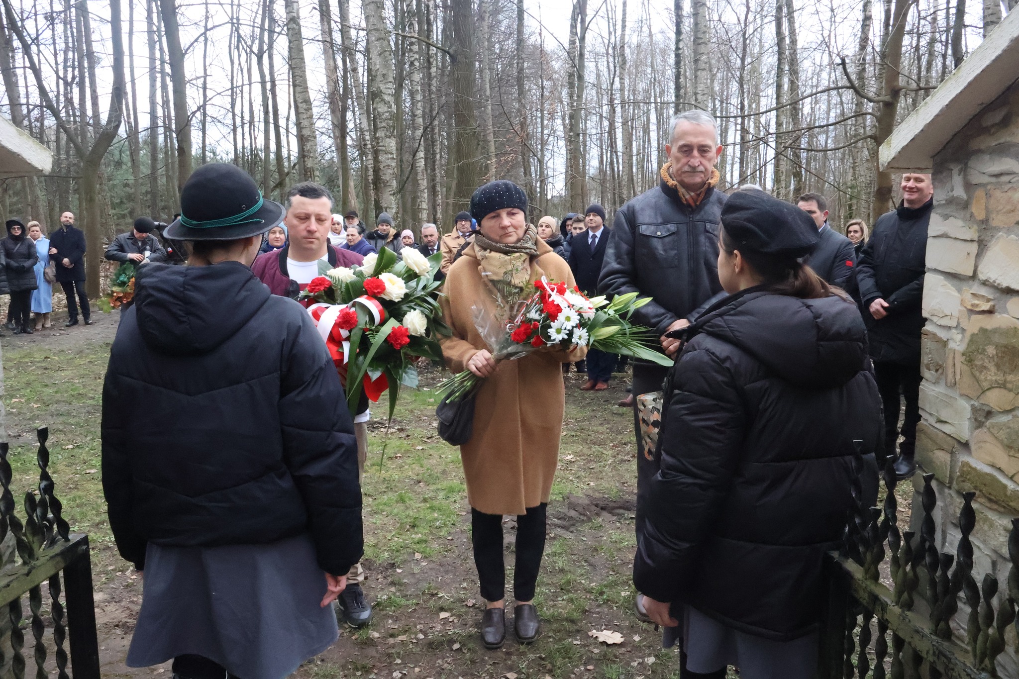 W obchodach udział wzięli członkowie rodzin pomordowanych mężczyzn.