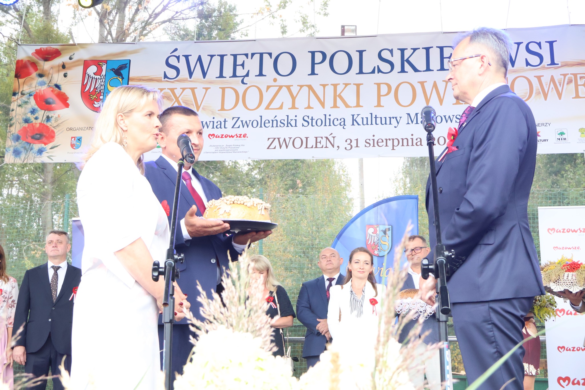 Starostowie Gminni z chlebem